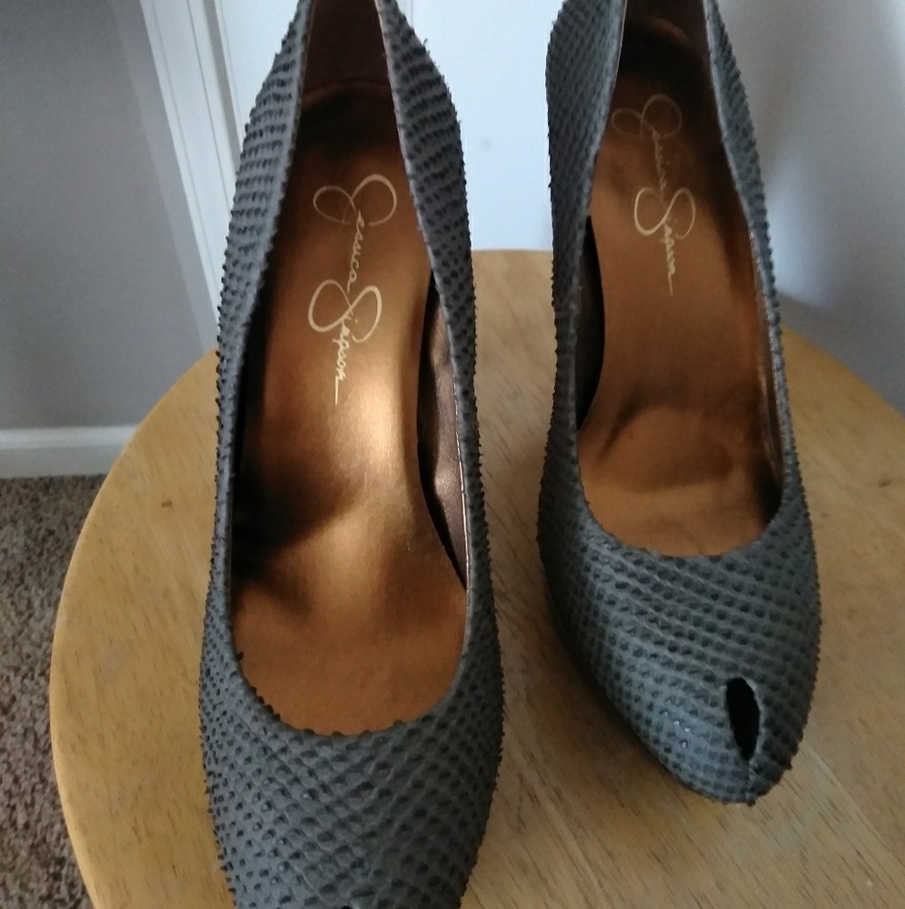 Jessica Simpson Grey/Dark Brown 4in Pumps